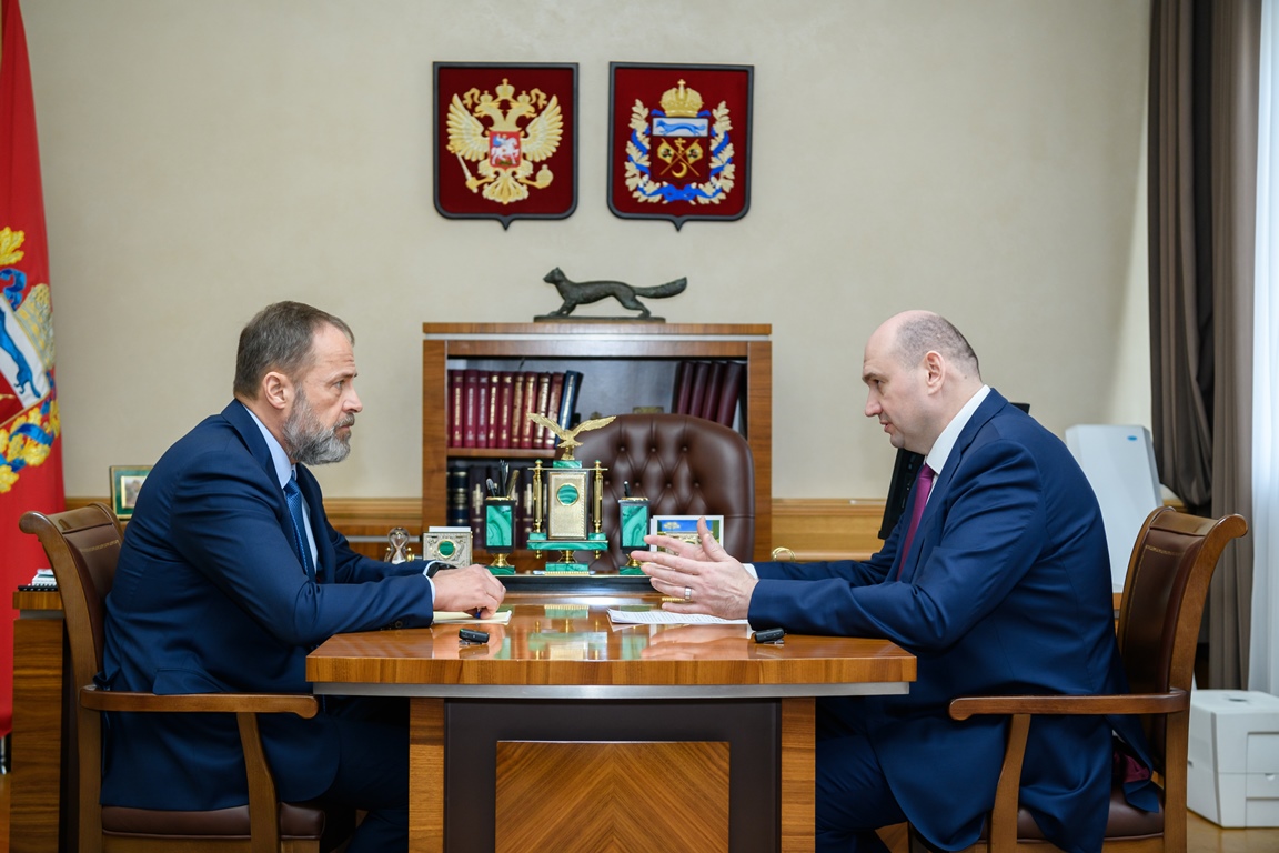 Игорь Комаров и Евгений Солнцев обсудили развитие региона.