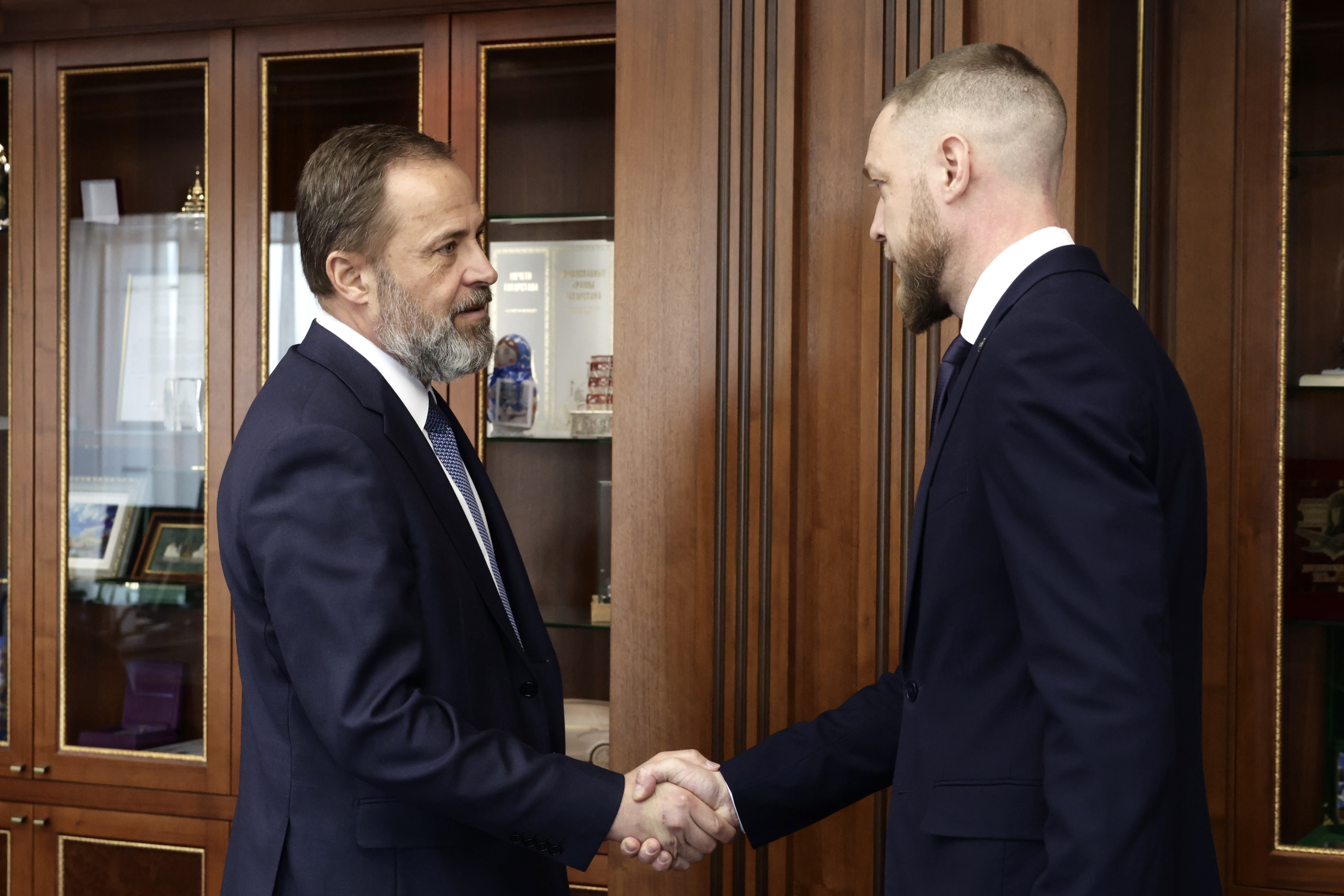 Рабочая встреча Игоря Комарова и участника программы «Время Героев» Ивана Амирова.