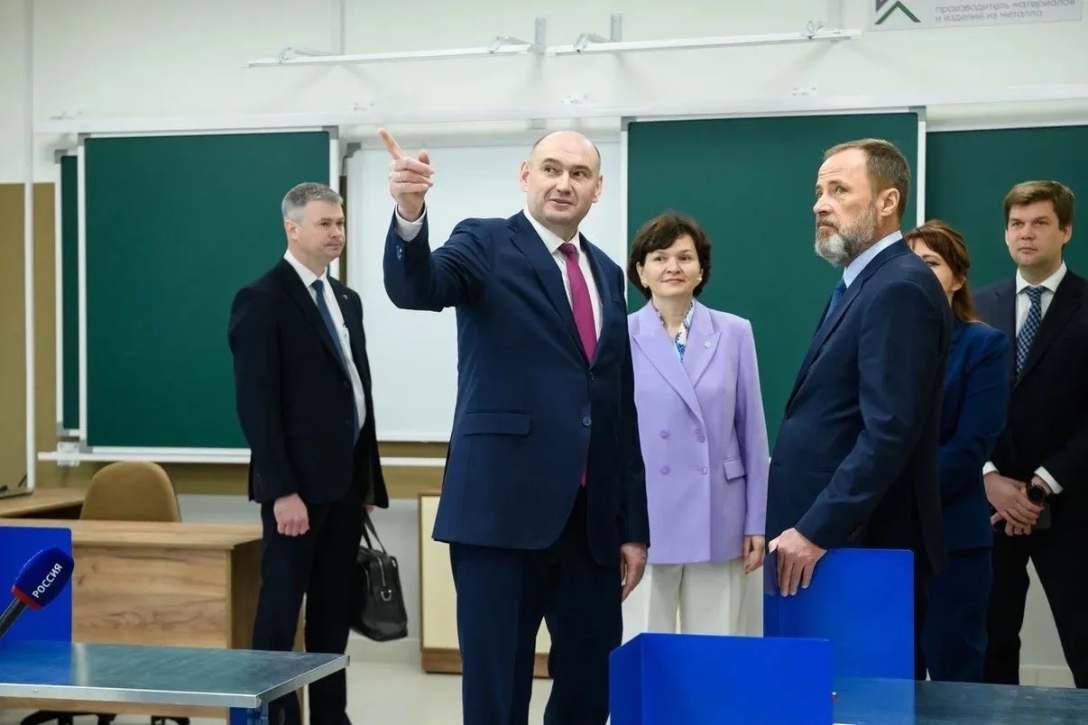 Игорь Комаров посетил в Оренбурге Политехнический лицей, открытый при участии Президента России.