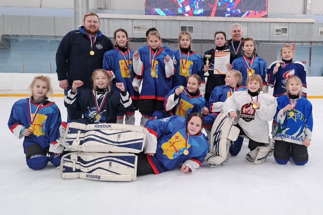 Сборная команда девочек по хоккею впервые обладатель Кубка надежды.