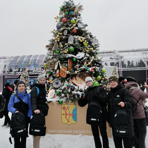 Учащиеся школы КOГOБУ СШ с УИОП пгт Юрья побывали в Москве на выставке "Россия".