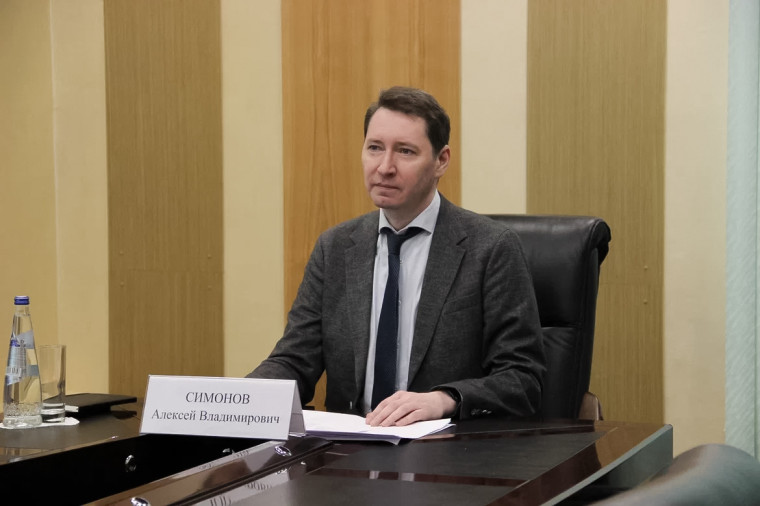 Необходимость ремонта дороги в Фаленках рассмотрел помощник полпреда Президента России в ПФО Алексей Симонов.