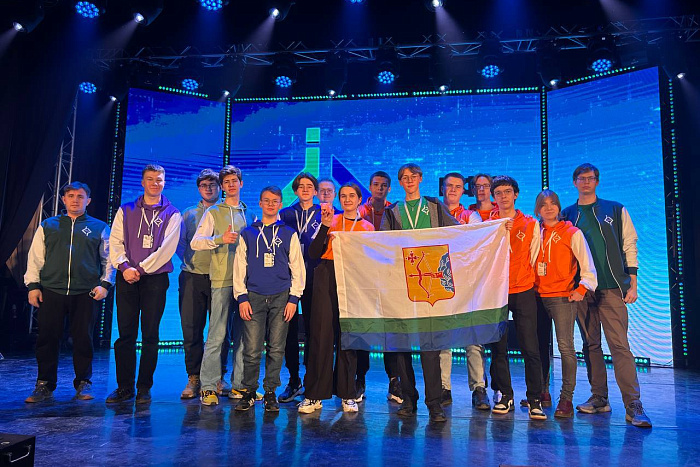 Школьники из Кировской области вошли в пятерку сильнейших команд Интеллектуальной олимпиады ПФО среди школьников.